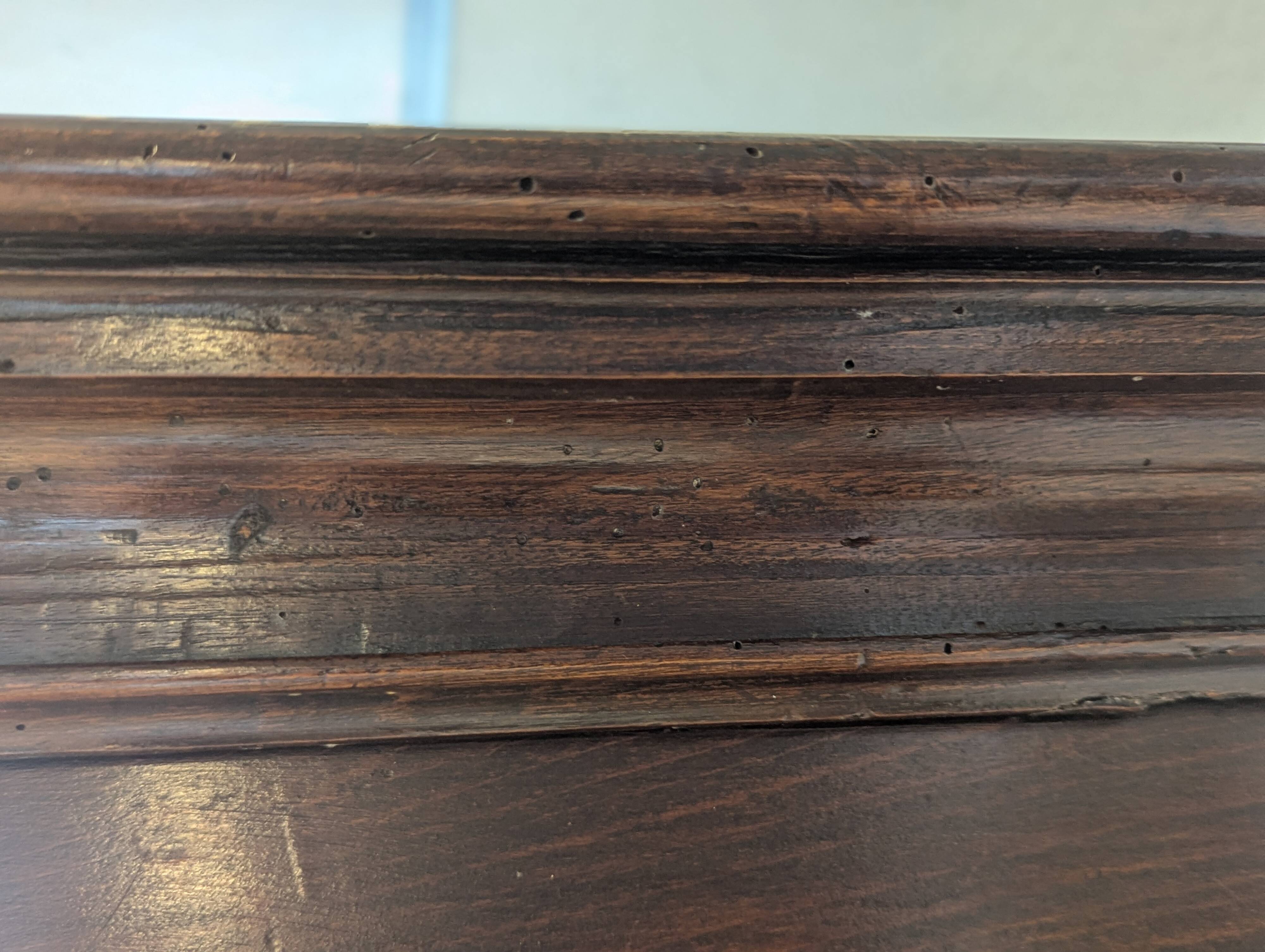 Antique Louis XV bonnetière in carved walnut – Late 18th century
