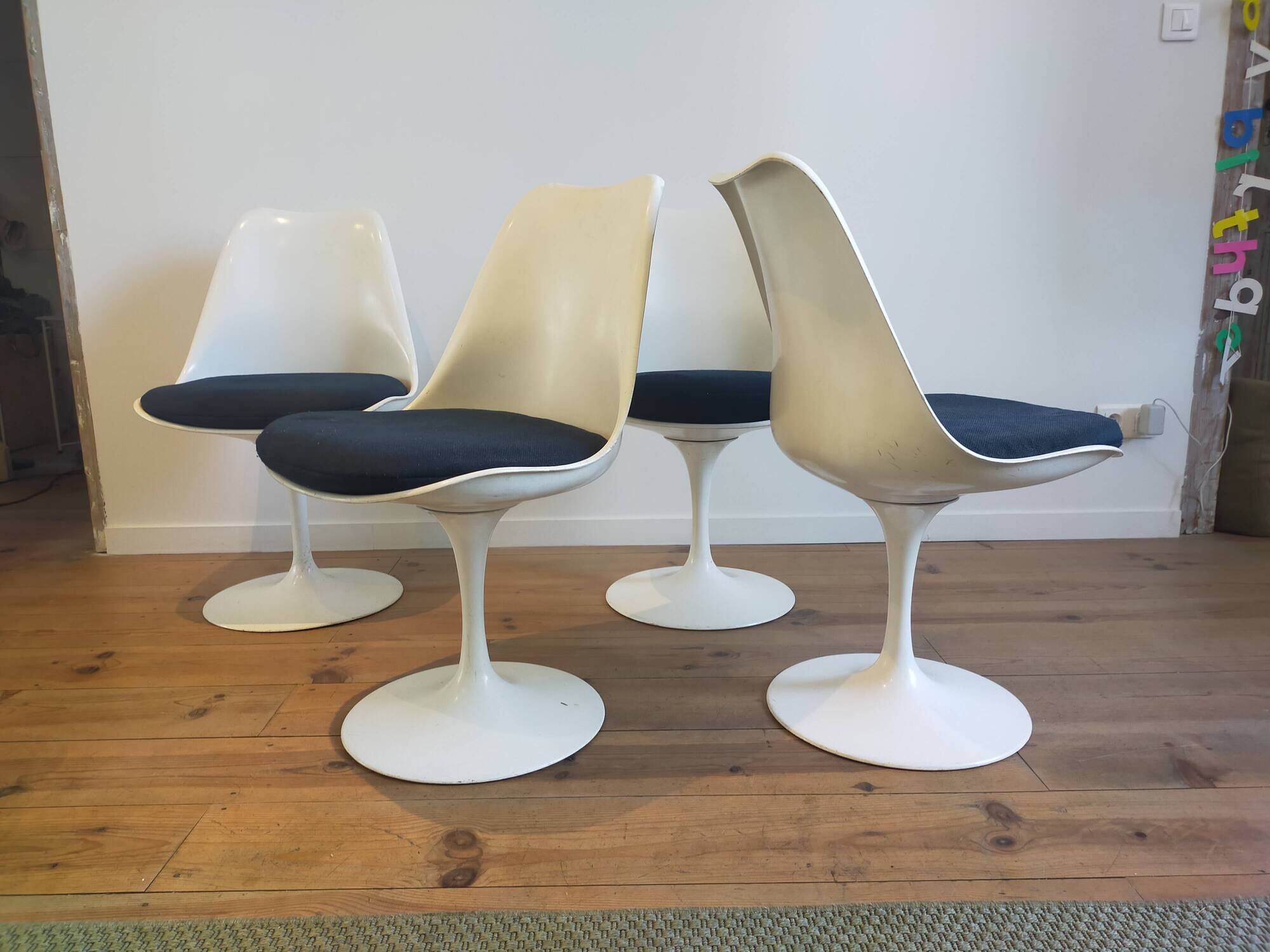 4 Tulip chairs by Saarinen