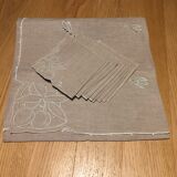 Tablecloth and 10 towels