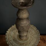 Fausse paire de bougeoirs orientaux en bronze gravé milieu XXe