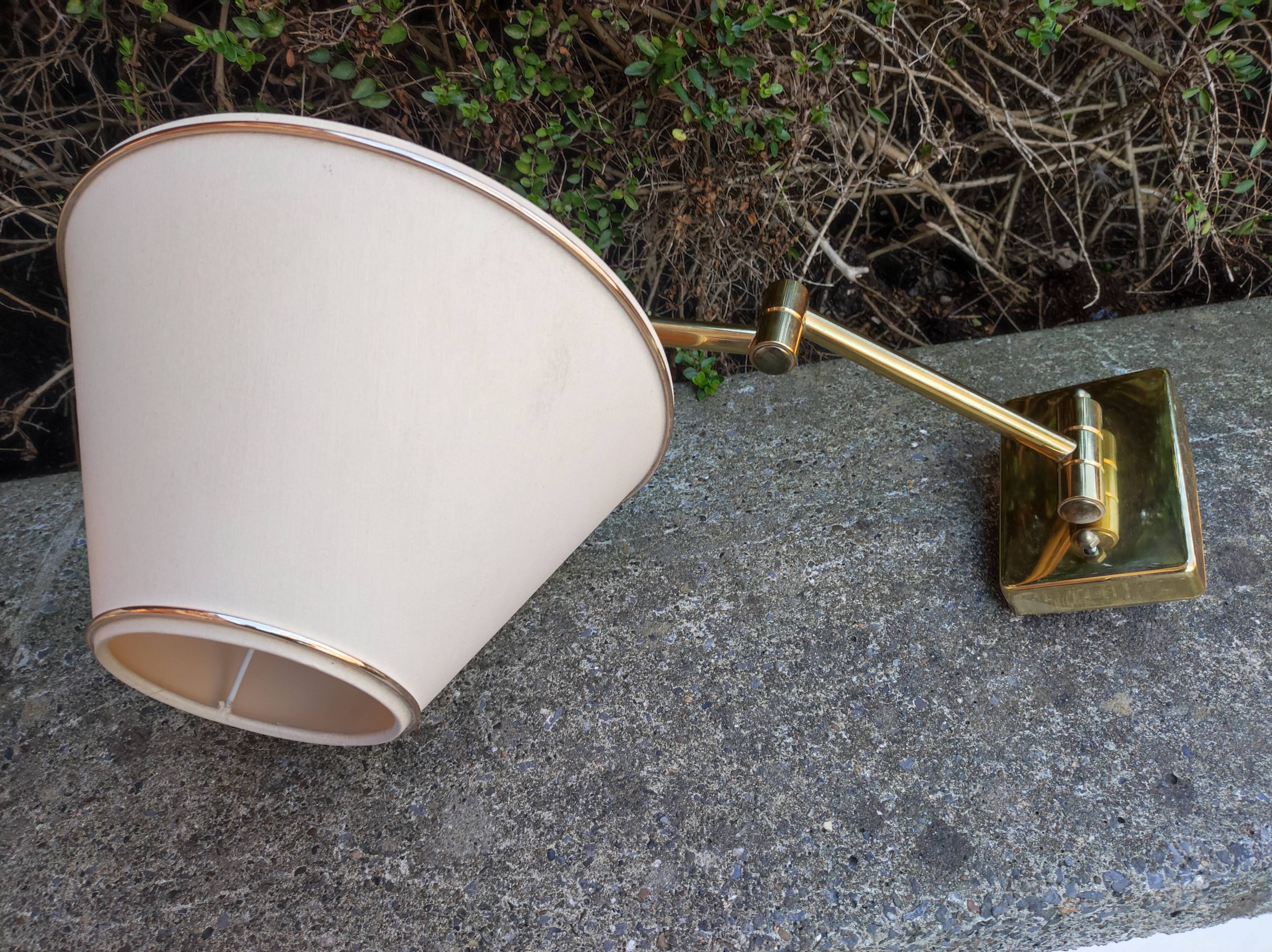 Pair of lamps applied e-readers 2 articulated arms