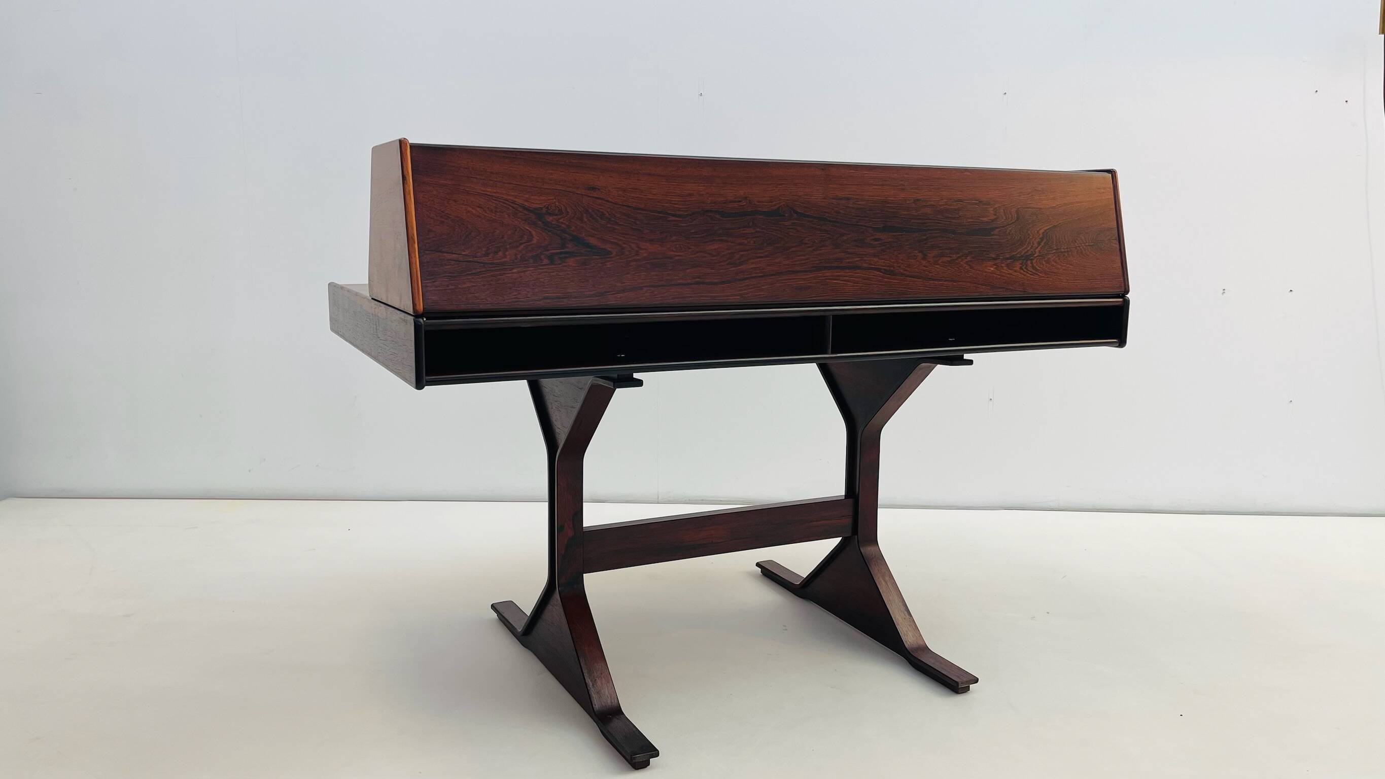 Bureau Model 530 par Gianfranco Fratini