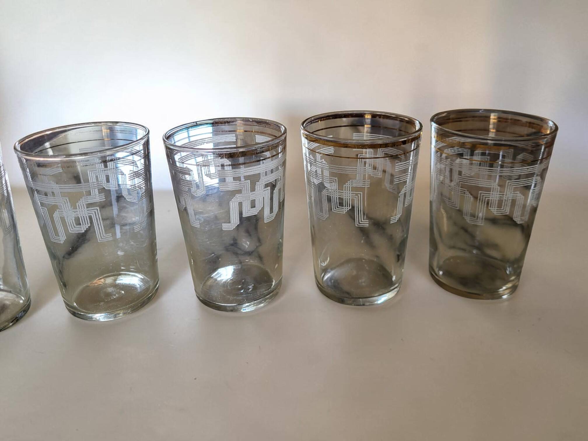 5 vintage glasses / cups, Art Deco geometric design