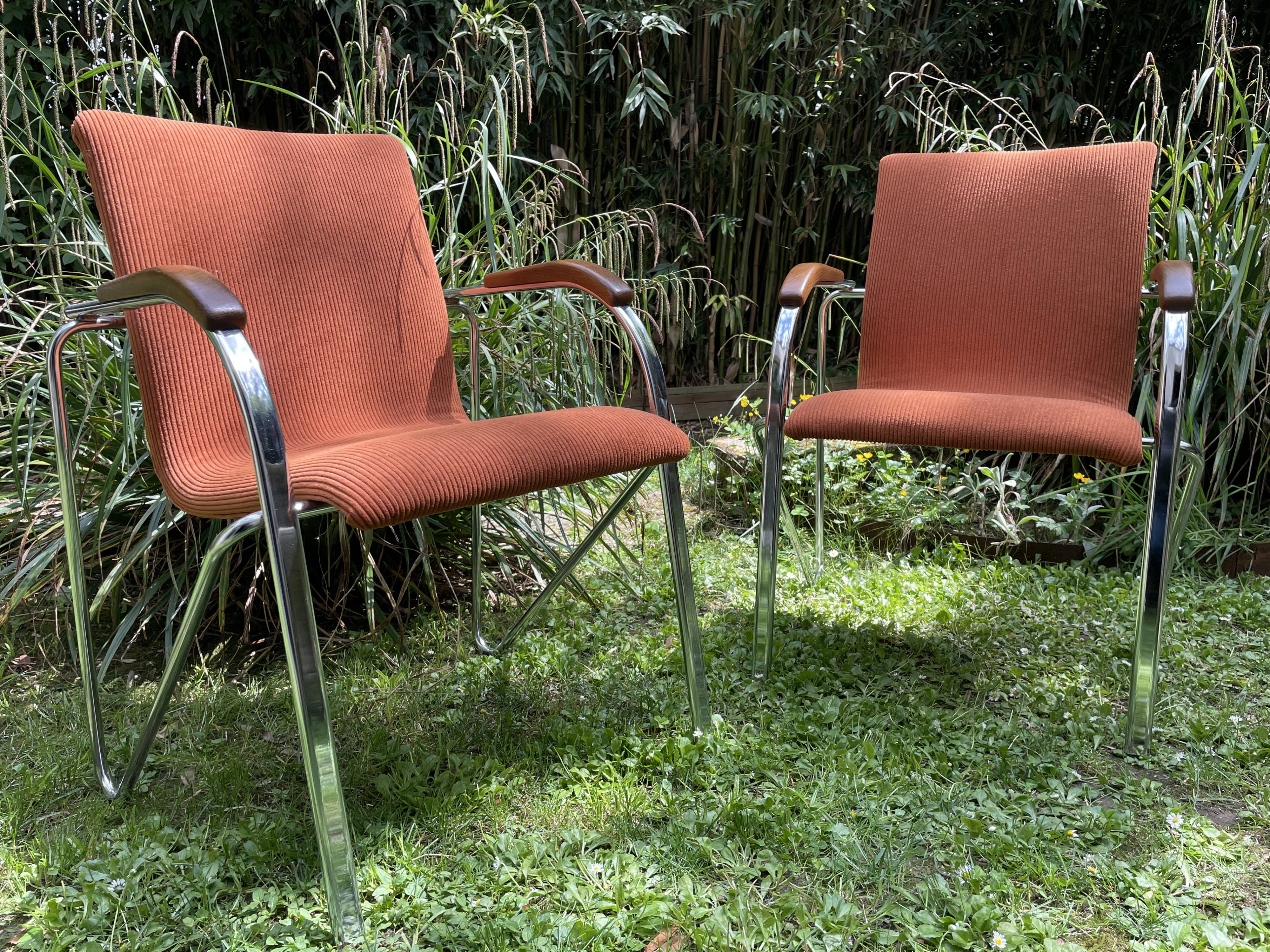 Paire de fauteuils année 70 métal chromé