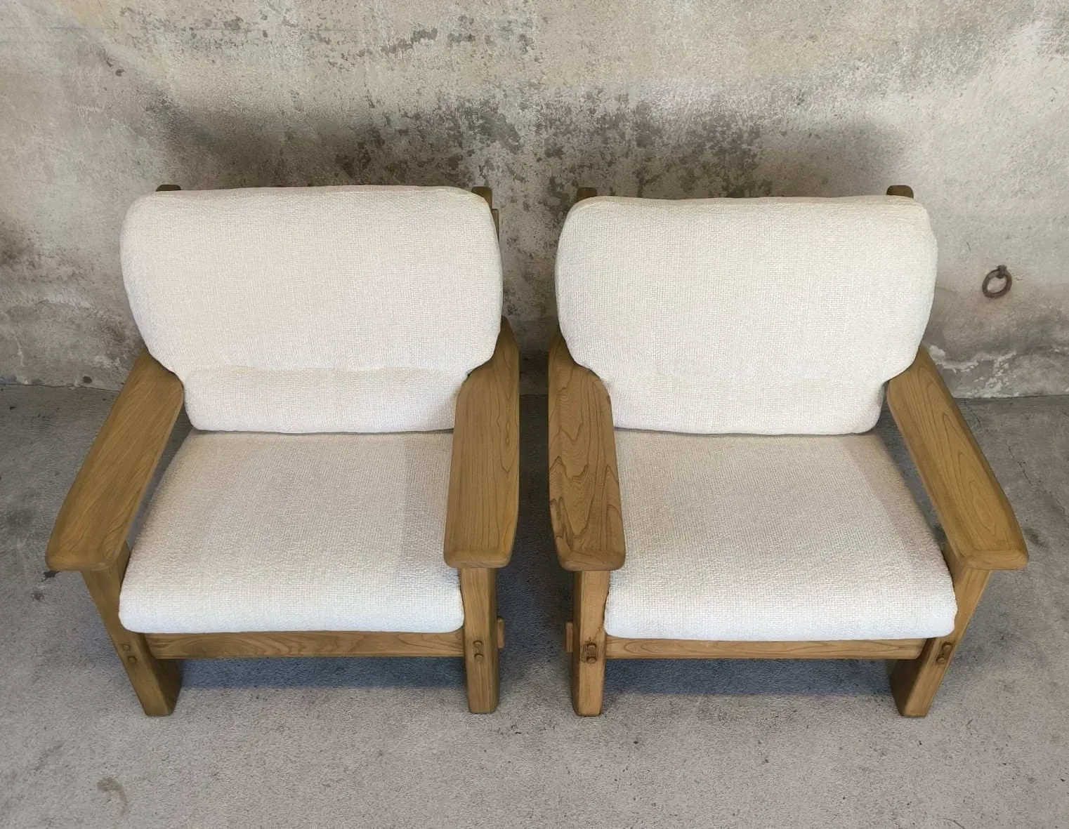 Paire de fauteuils vintage en orme massif