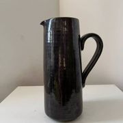 Pichet, cruche en grès vernissé noir, 1950
