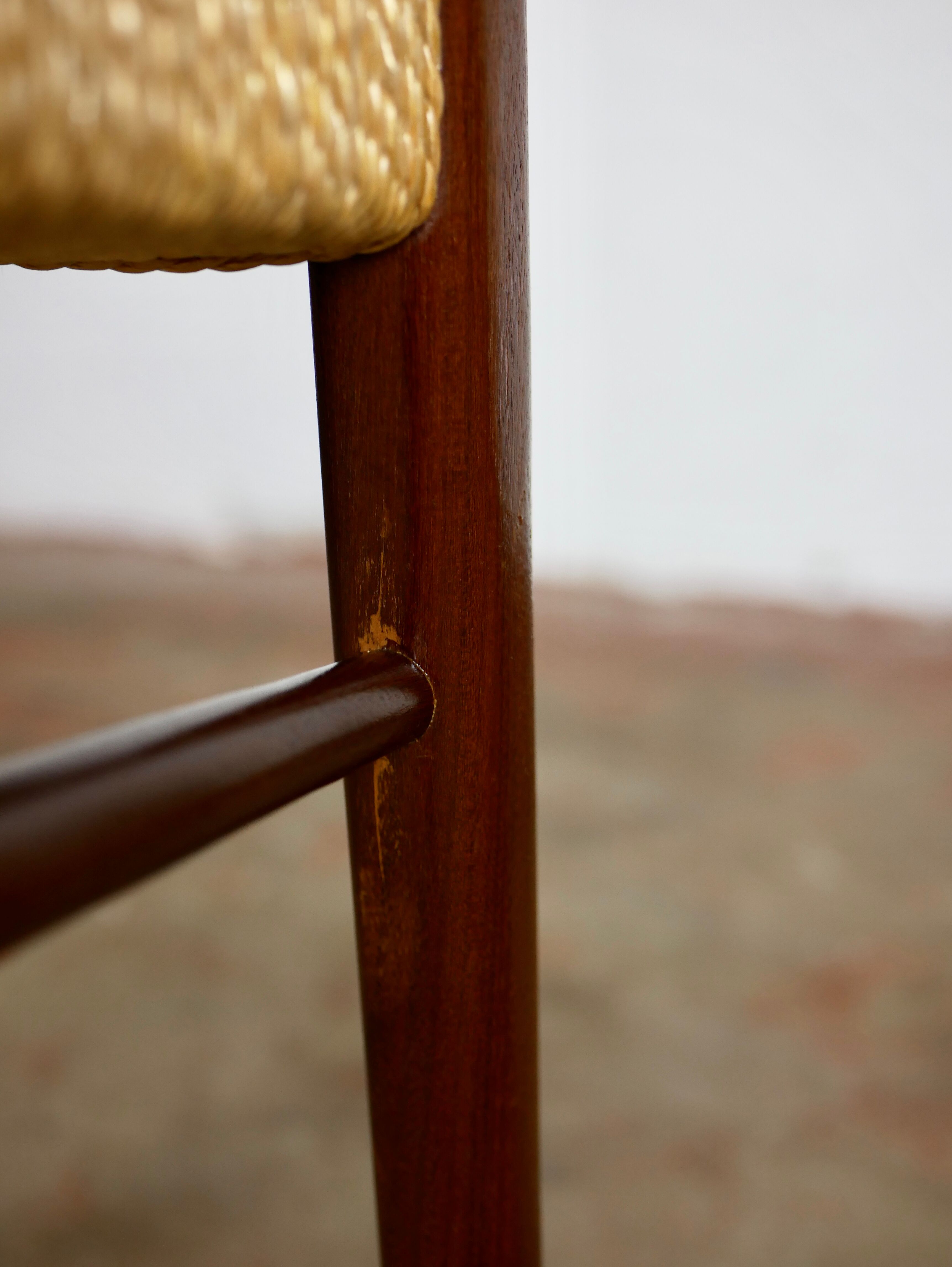 Suite de 6 chaises scandinaves en corde et teck
