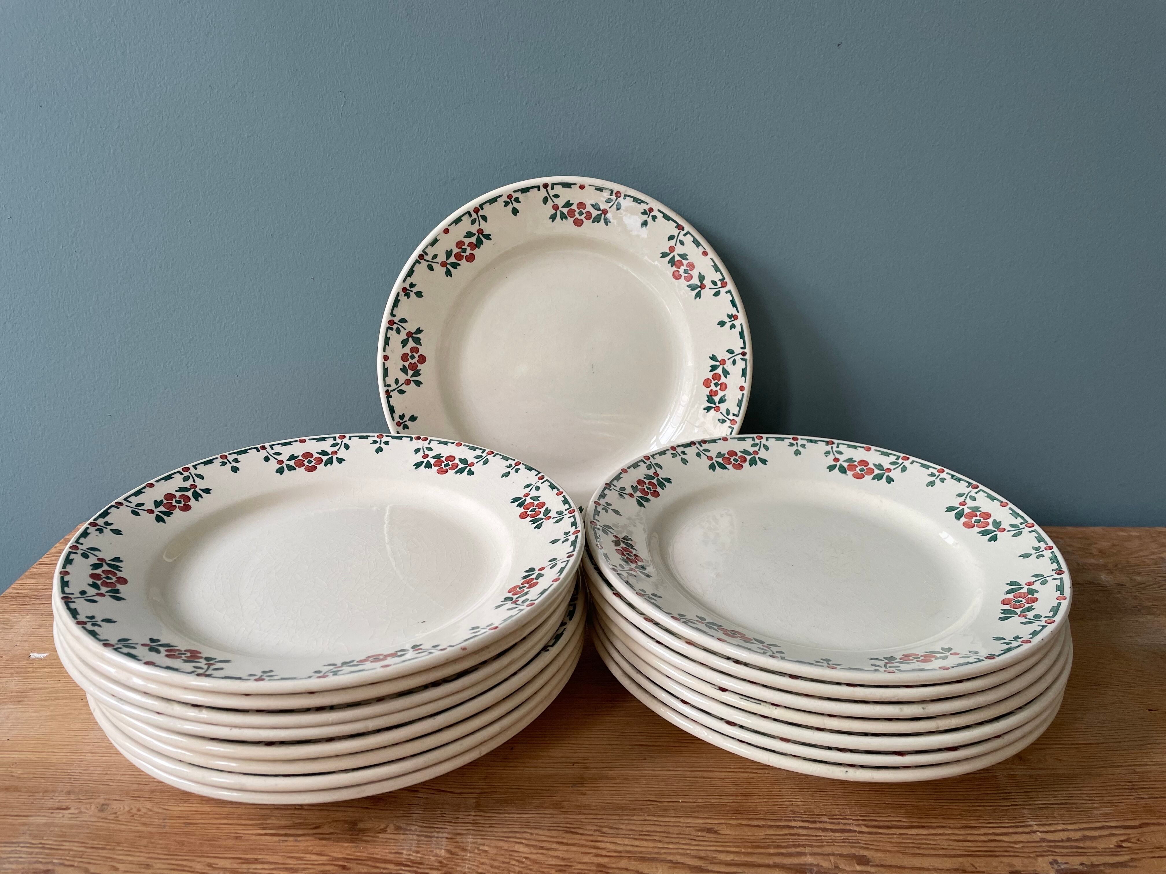 Set of 16 flat plates terre de fer choisy le roi numbered