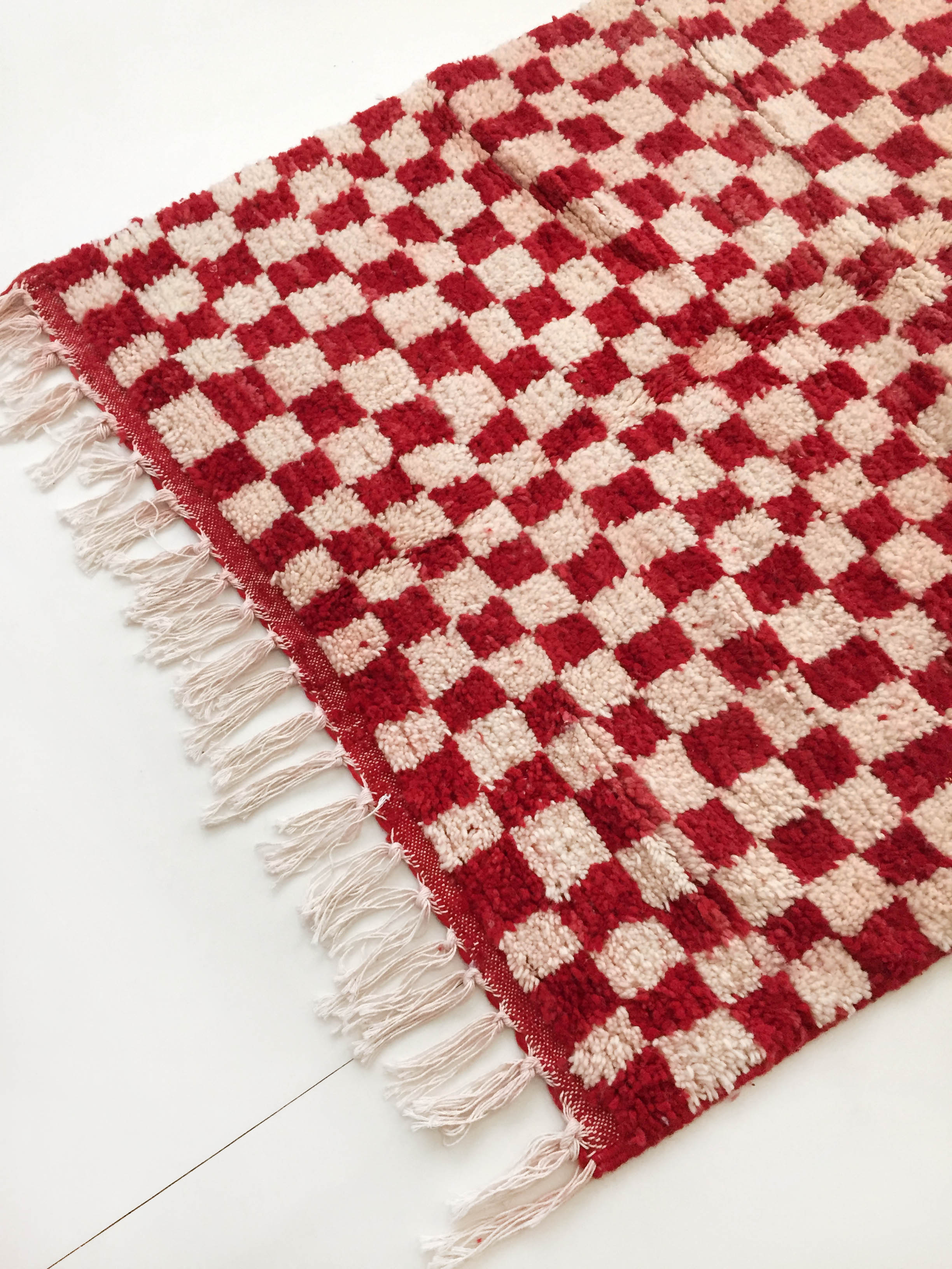 Moroccan Berber carpet boujaad ecru with red checkers 155x105cm