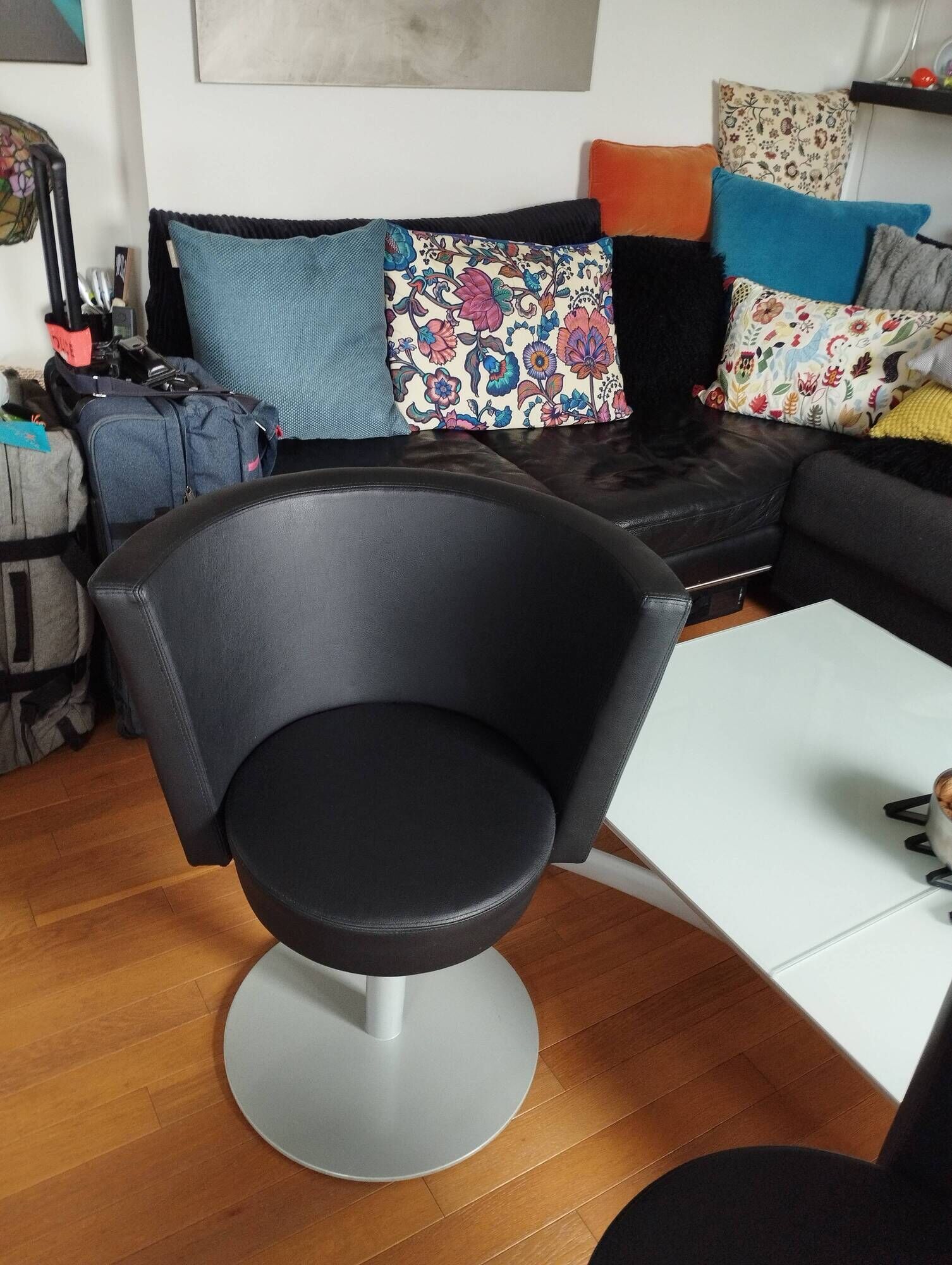 Black Silvera armchair