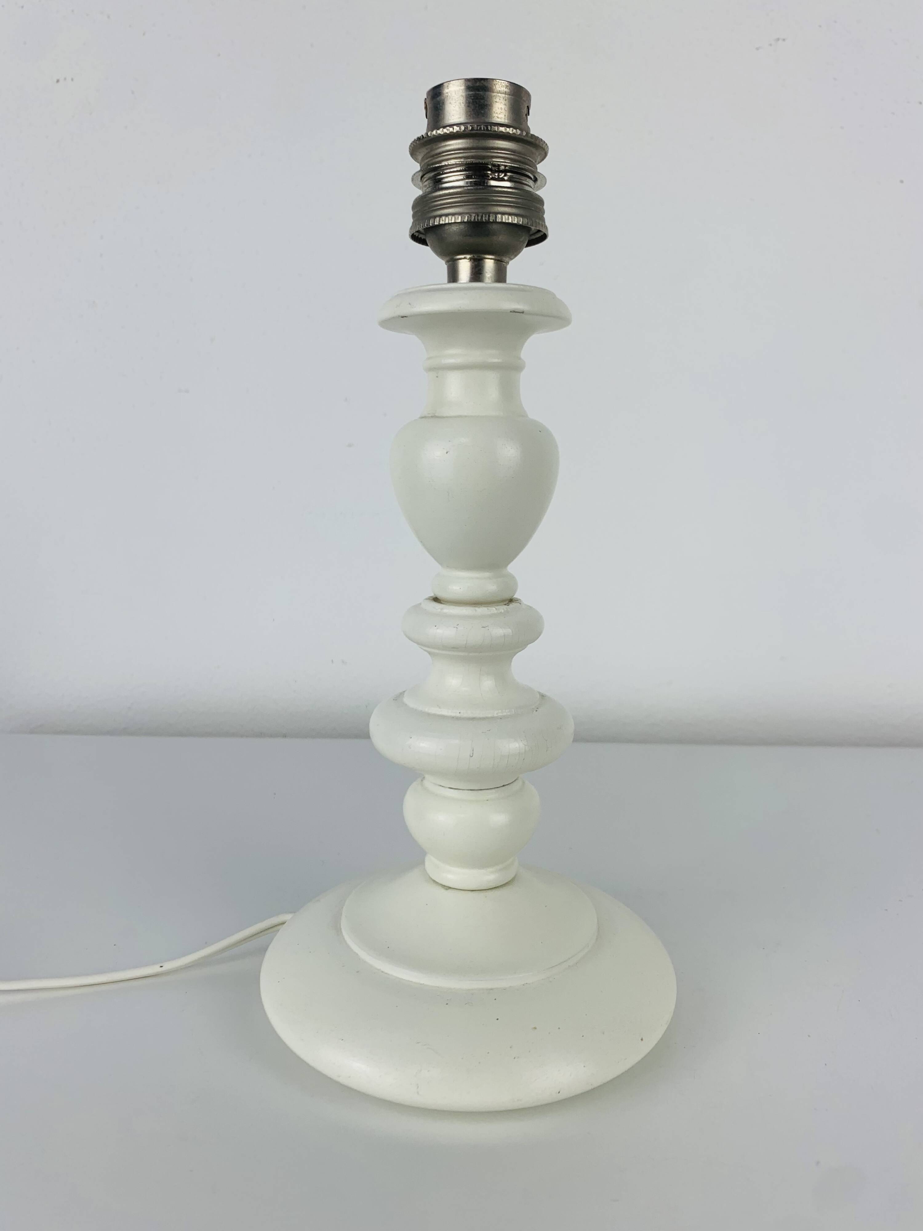 White turned wooden lamp, rattan shade, 1960s.