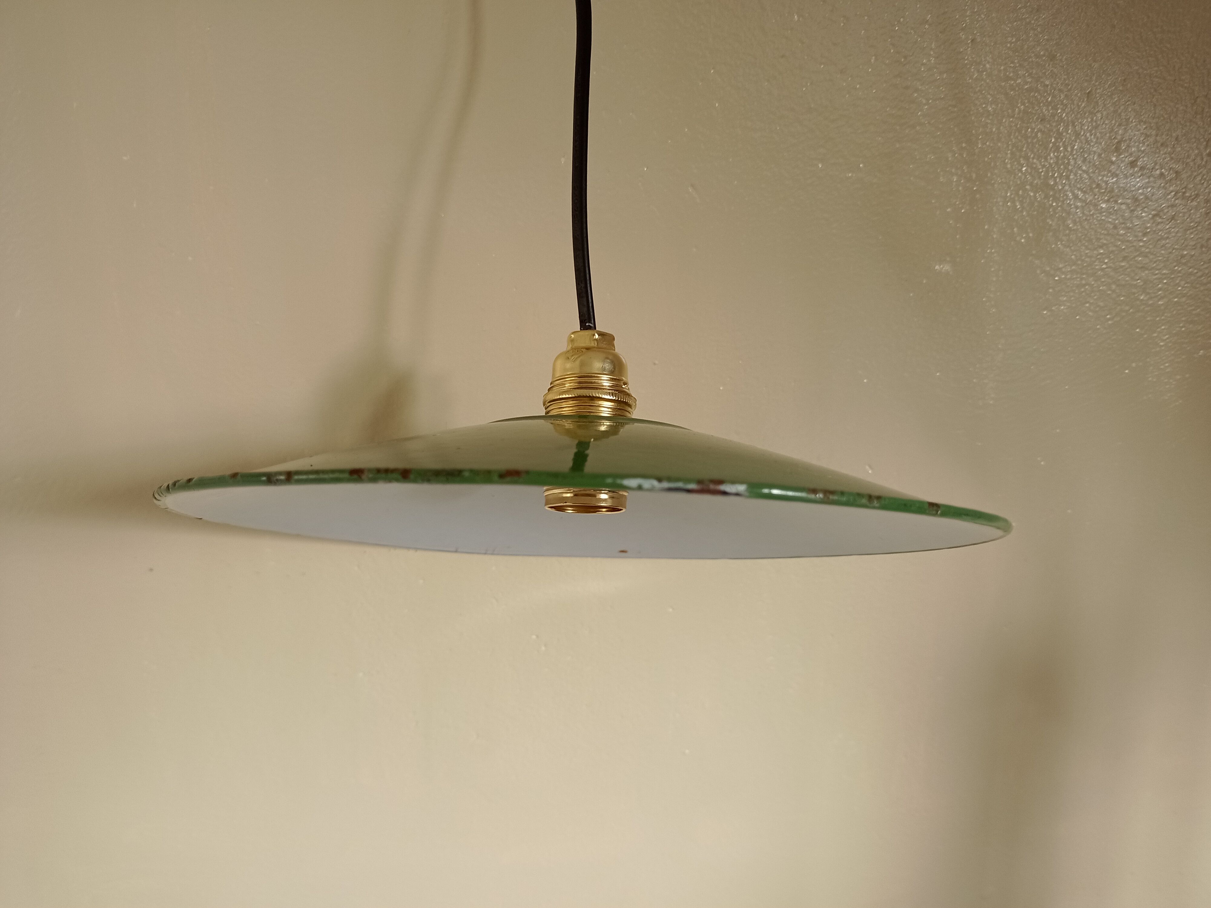 Enamelled sheet metal suspension 2