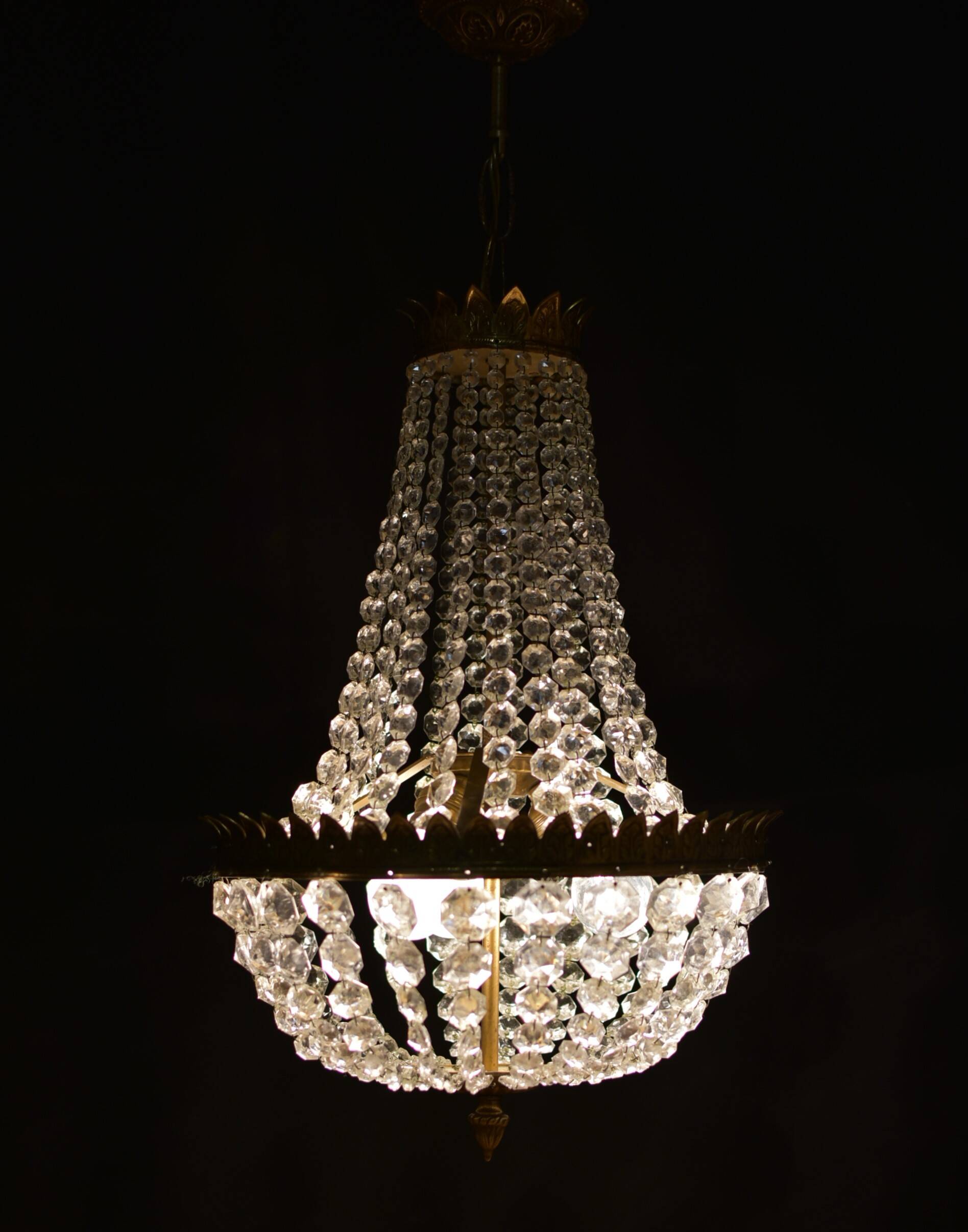 Hot air balloon suspension, tassels