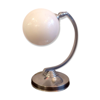 Lampe à poser chrome et opaline 1950