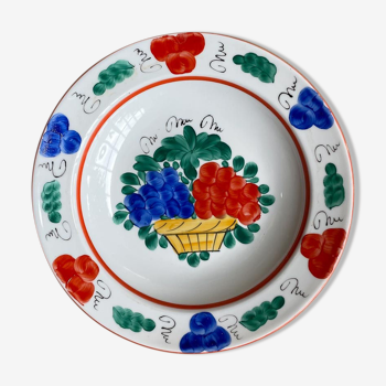 Decorative plate of the eastern countries flower basket