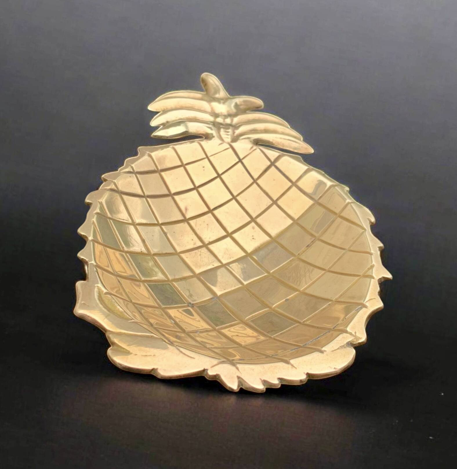Vintage brass pineapple pocket emptier
