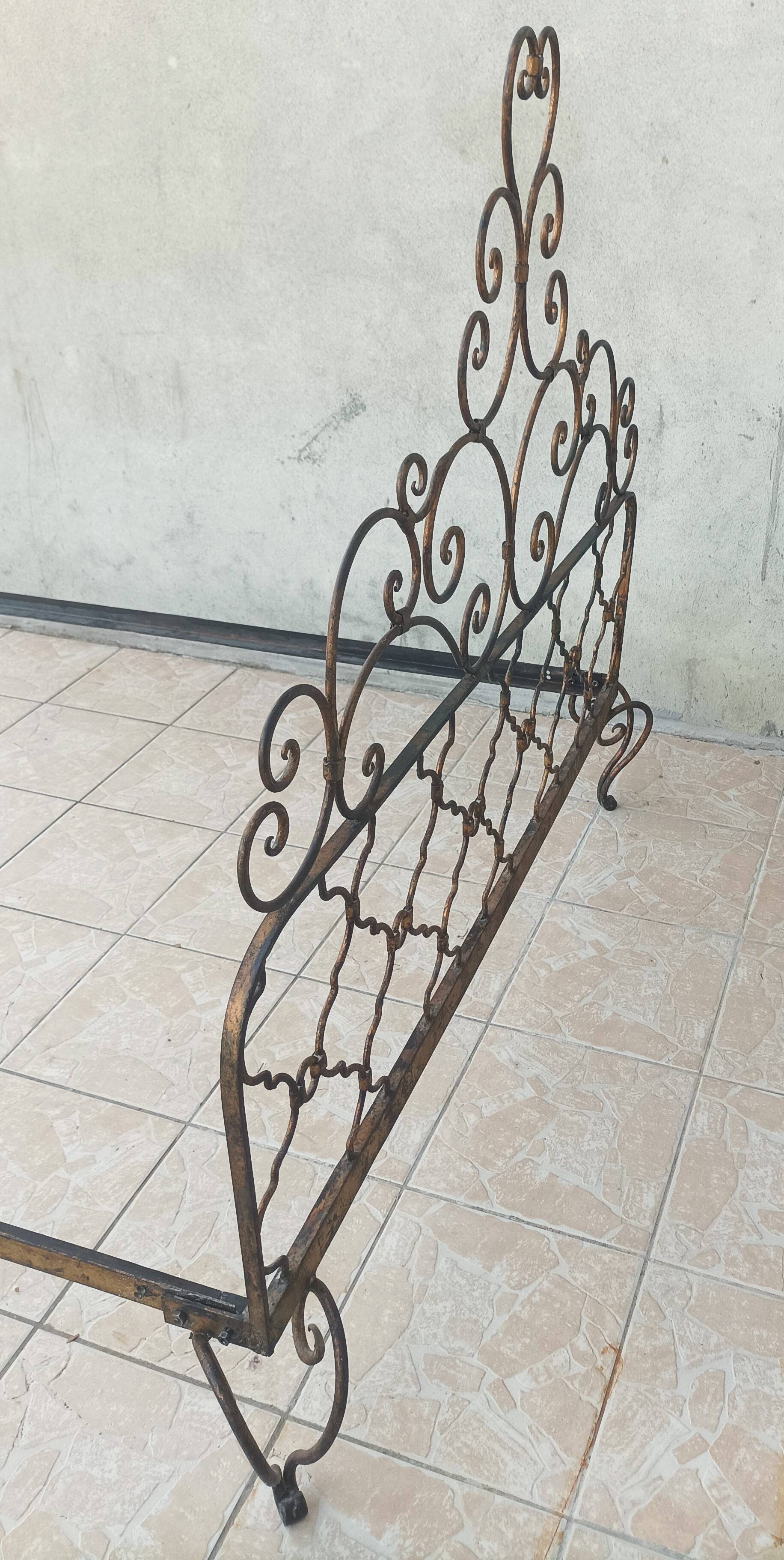 Lit style Louis XV en fer forgé