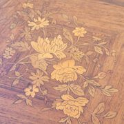 Table bureau de milieu de forme violonnée Napoléon iii 19ème en marqueterie