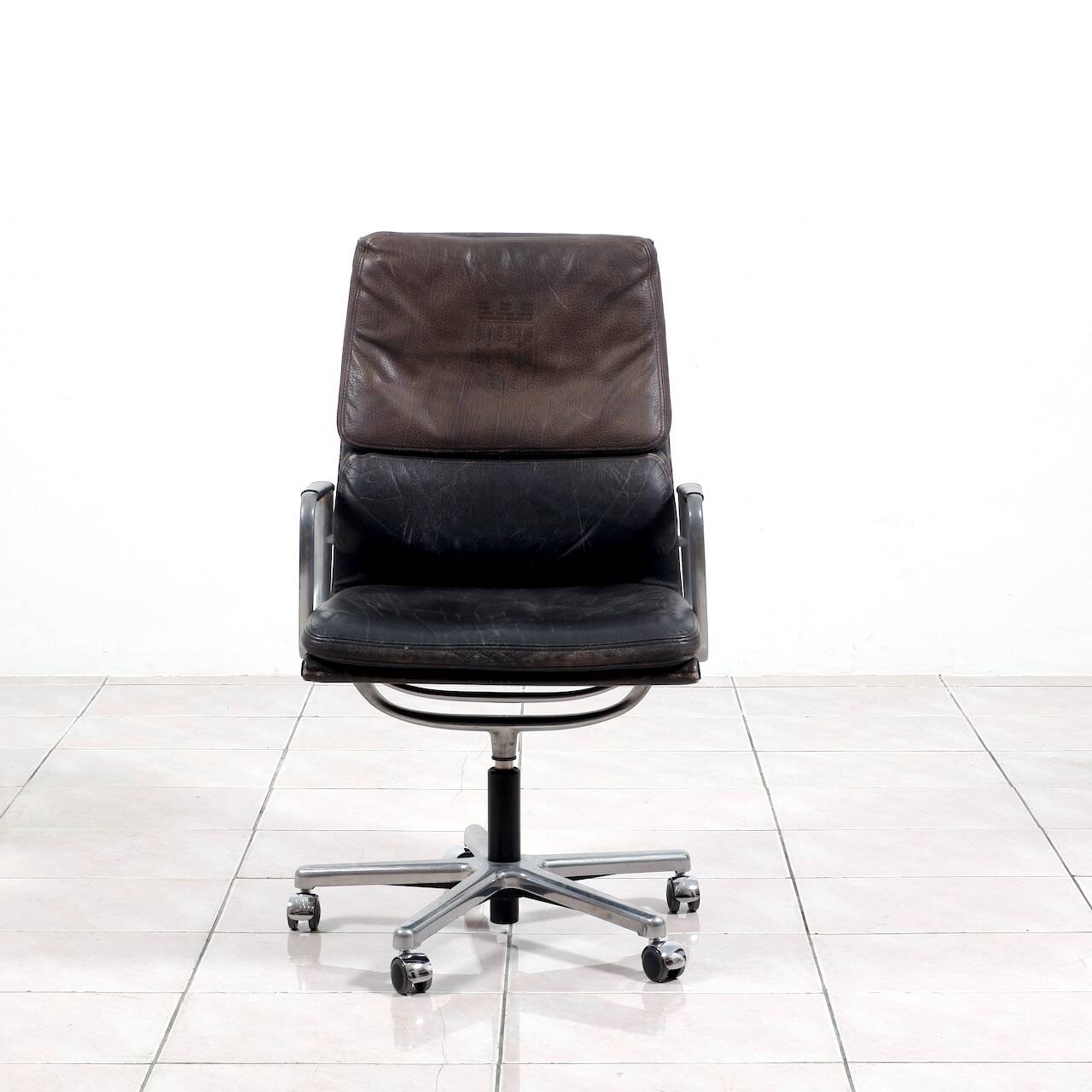 Chaise de bureau Eames Soft Pad du gouvernement de Basse-Autriche