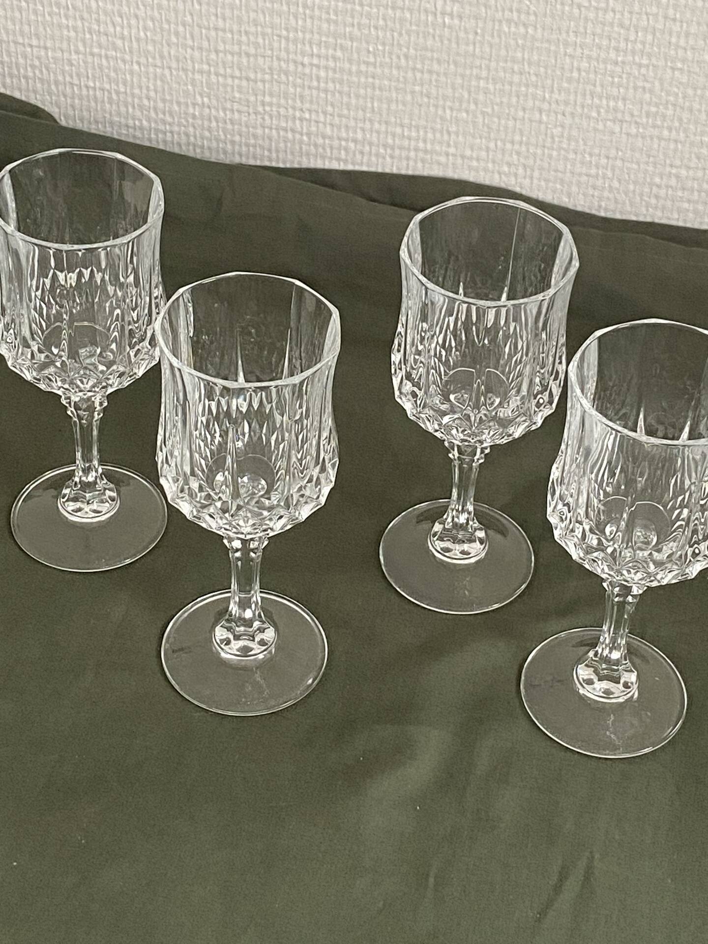 Set of 4 crystal stem glasses from Arques.