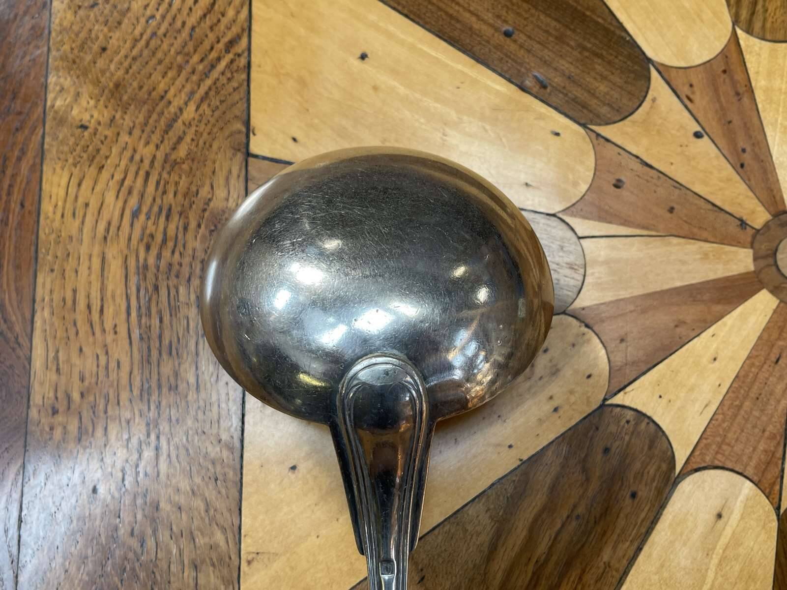 Christofle brand ladle in silver metal - Letter B on the back.