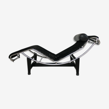 LC4 Le Corbusier long chair by Cassina