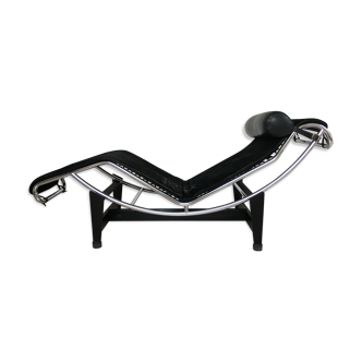 LC4 Le Corbusier long chair by Cassina