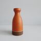 Vase en terre cuite au décor incisé, peint à la main