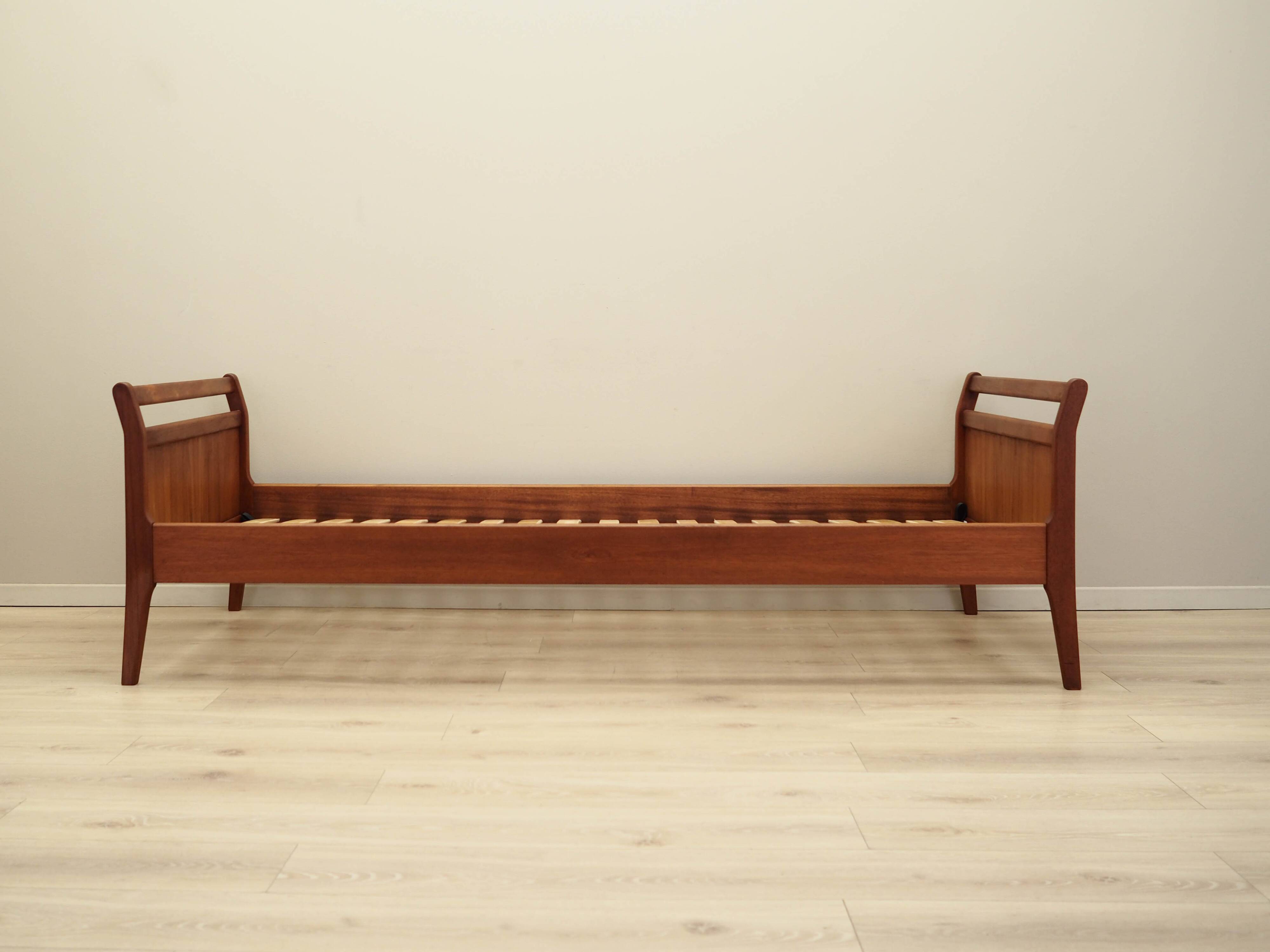 Lit en teck, design danois, années 1970, fabrication : Danemark