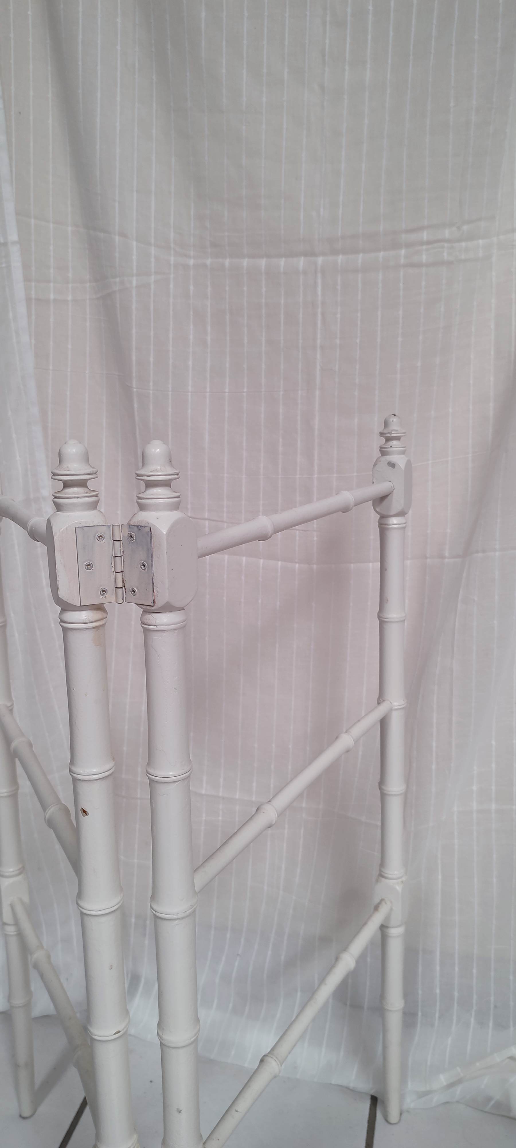 Vintage wood towel rack bamboo effect