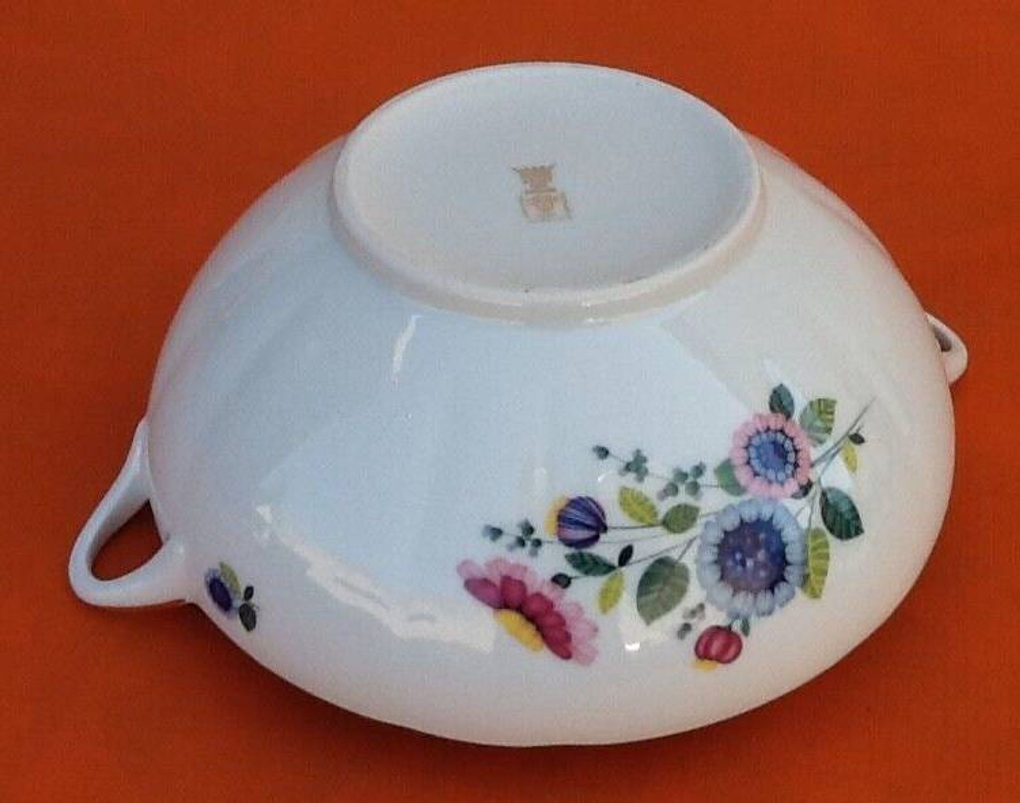 Porcelain tureen with floral decoration Berry Haute Porcelaine