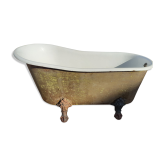 Marquee bathtub on foot