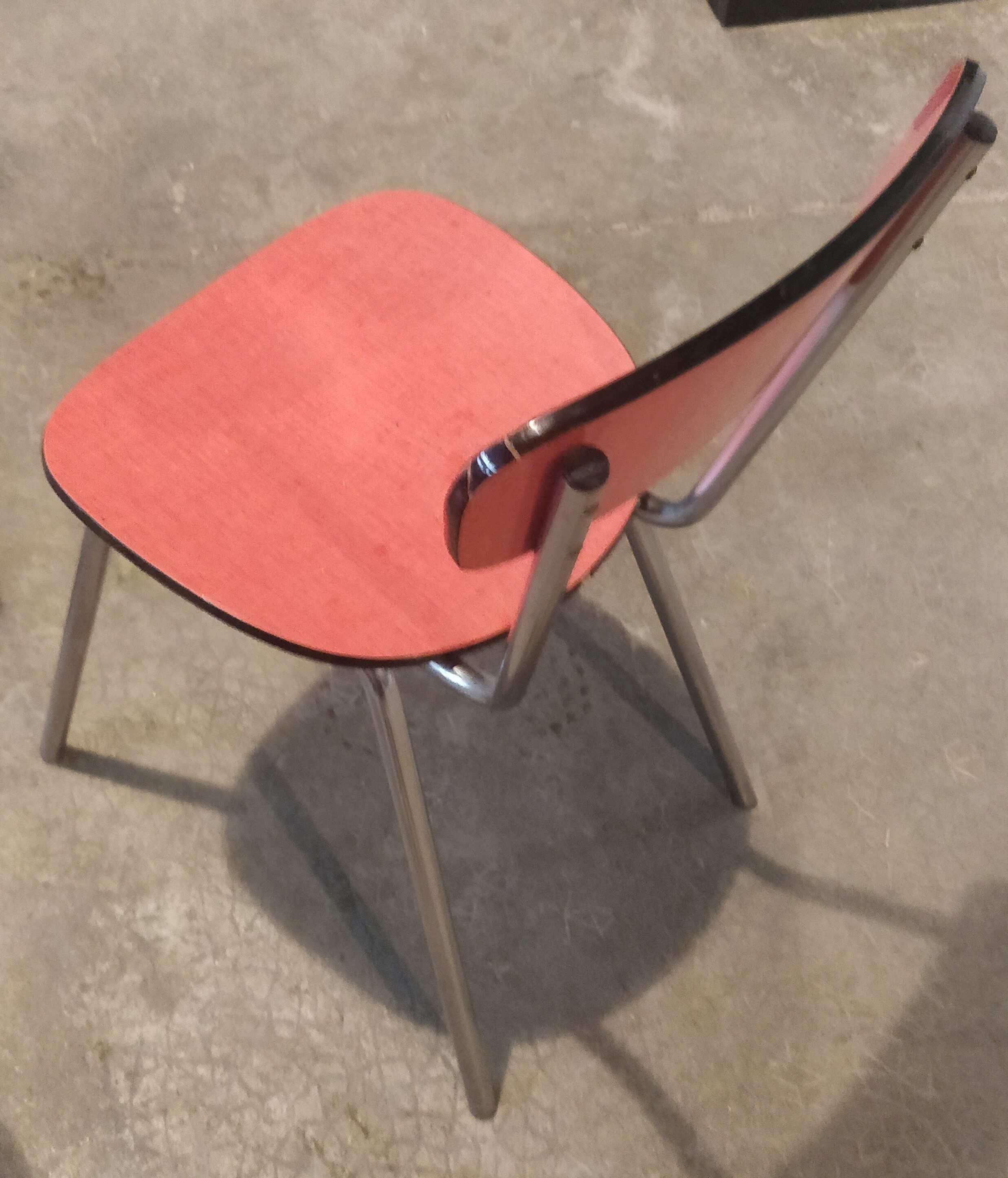 Lot de 2 chaises plus 1 tabouret formica