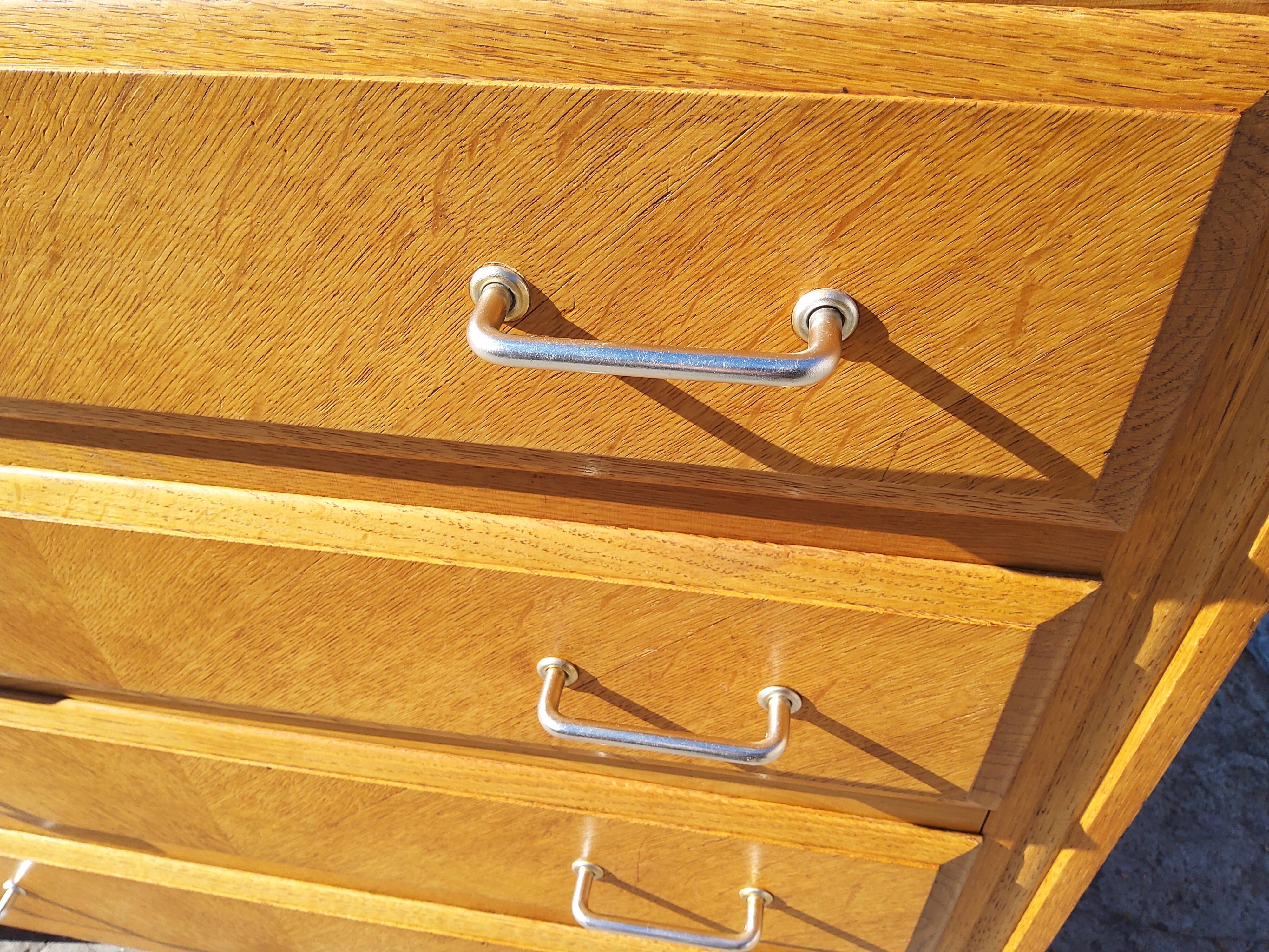 Compass-legged chest of drawers