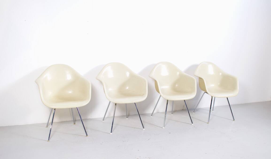 4 DAX Eames armchairs from the 60's Herman Miller mobilier international
