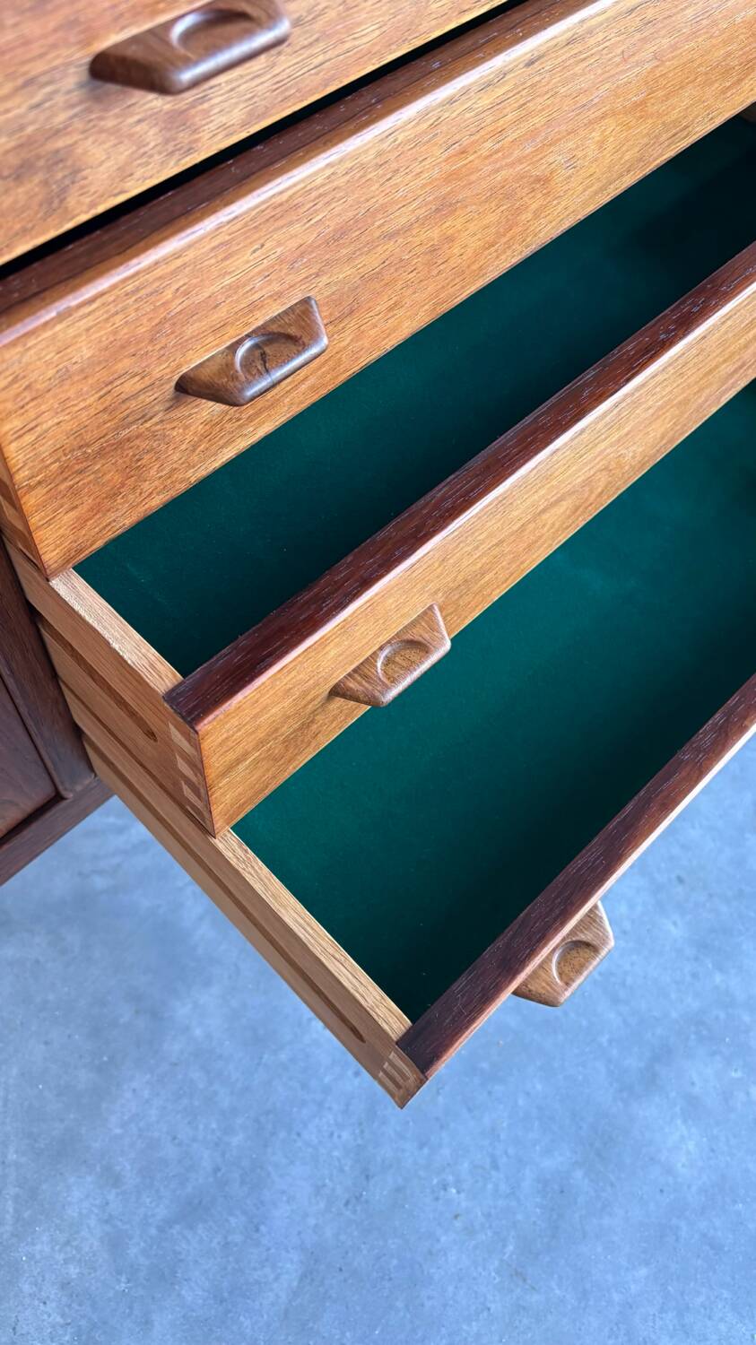 Buffet Henry Rosengren Hansen en palissandre, milieu du siècle