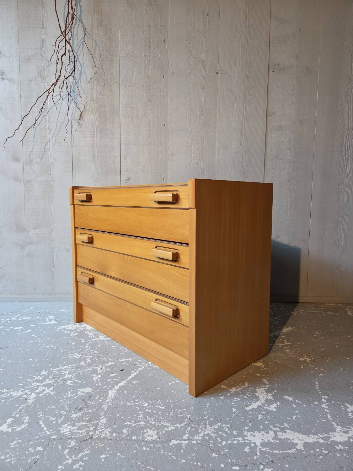 Chest of drawers
