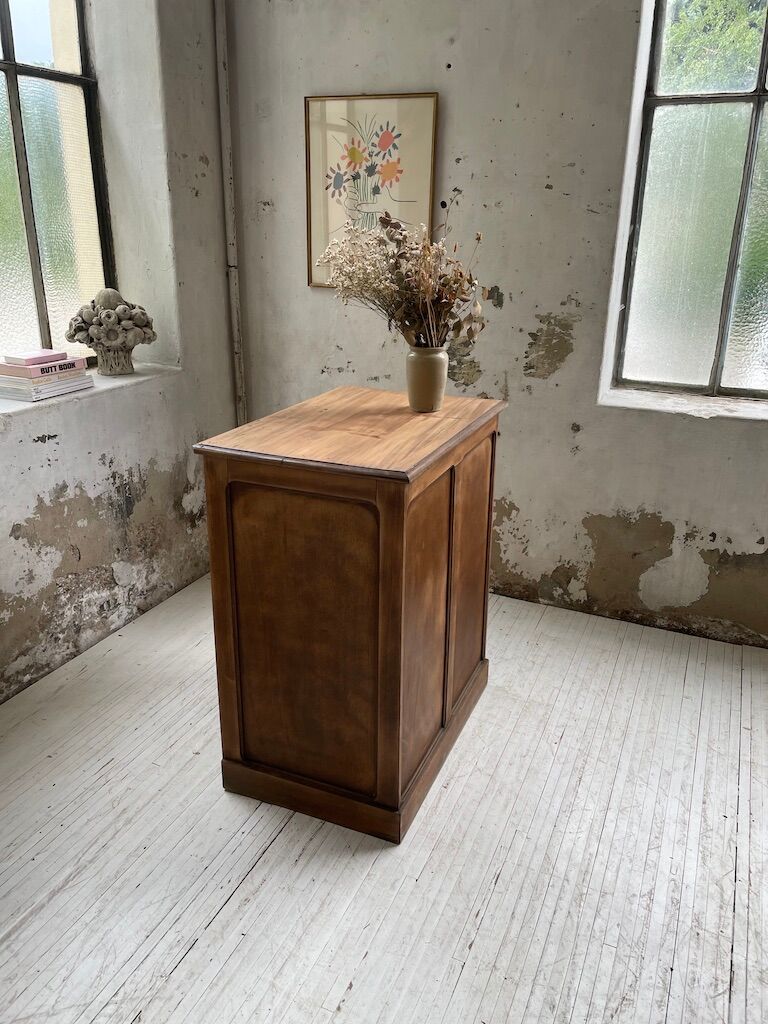 Oak trading post in early XXth century