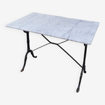 Bistro restaurant table in marble and old cast iron