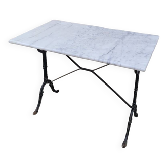 Bistro restaurant table in marble and old cast iron