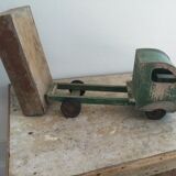 Camion benne ancien en bois