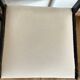 Paire de chaises noires + simili blanc