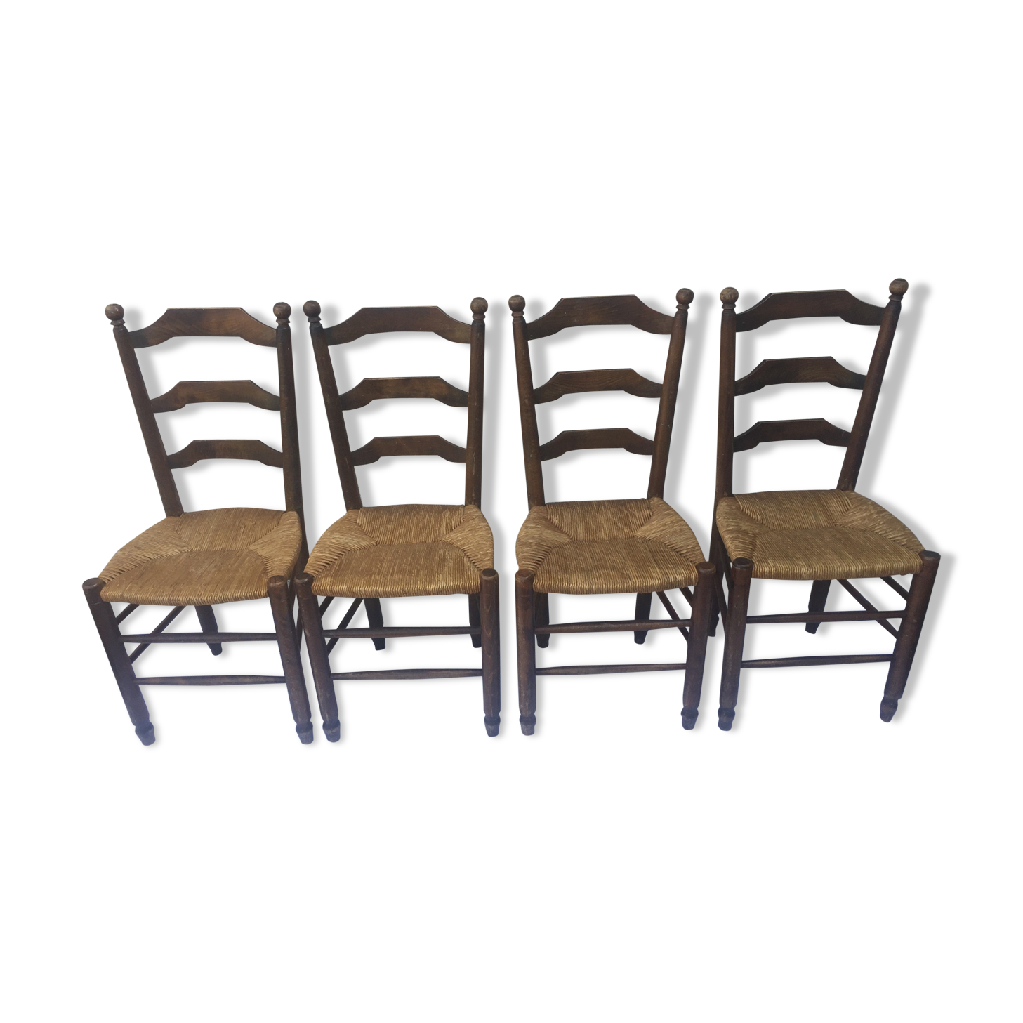 4 chairs mulched Provencal style