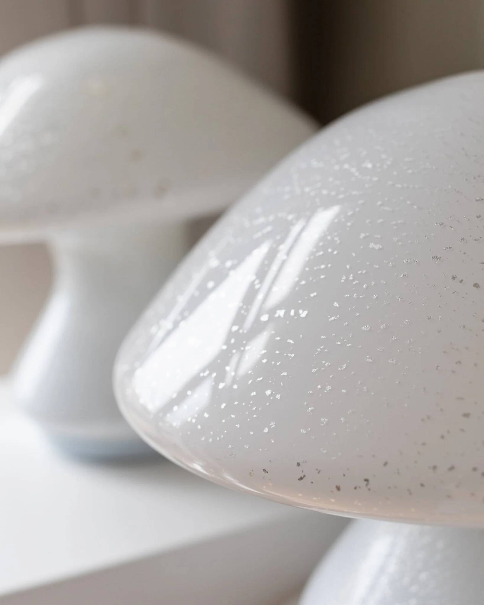 Set of 2 Murano opaline white glass mushroom table lamps with silver ring details - Space Age 1970s