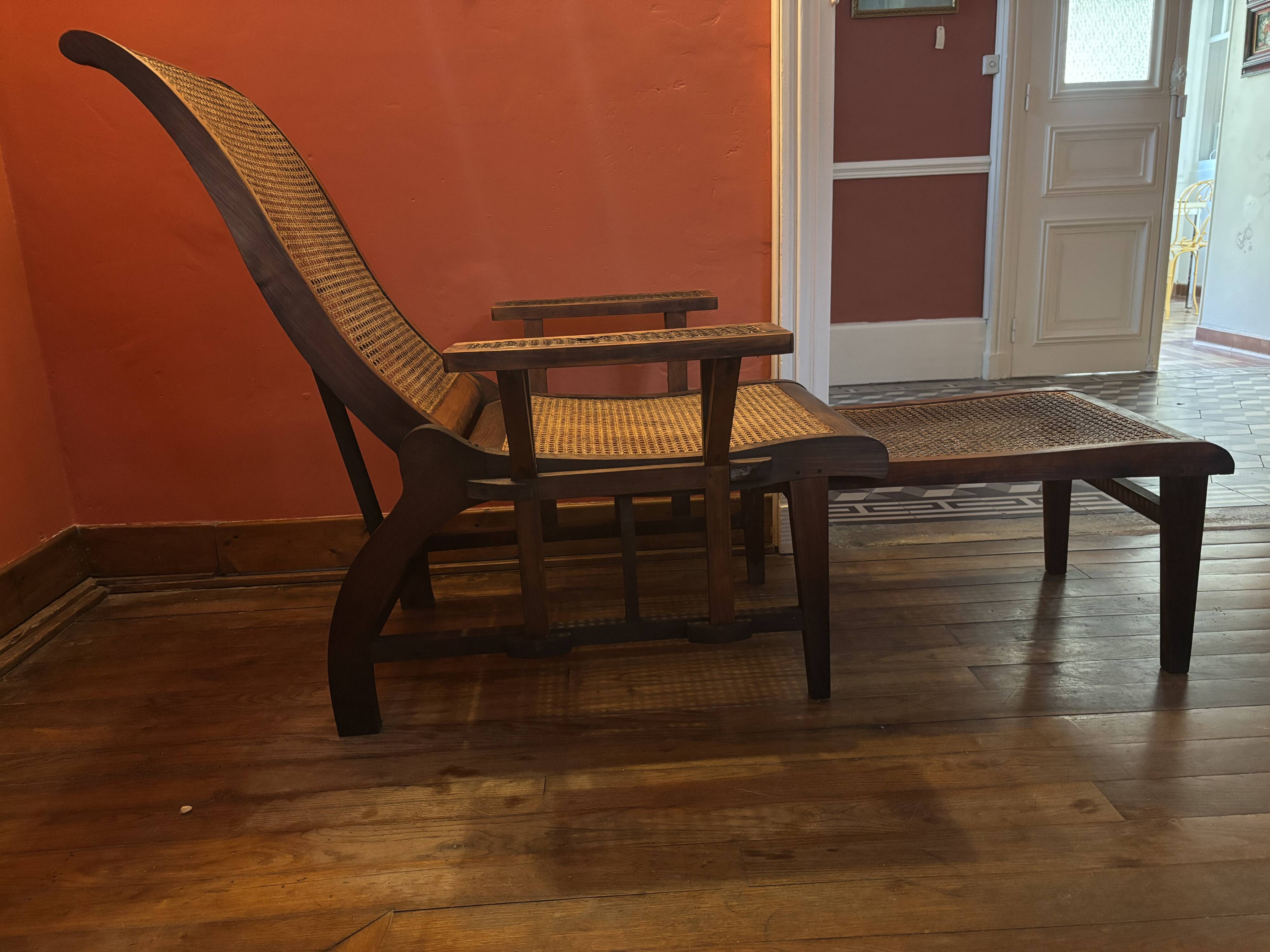 Liner chair or colonial sun lounger