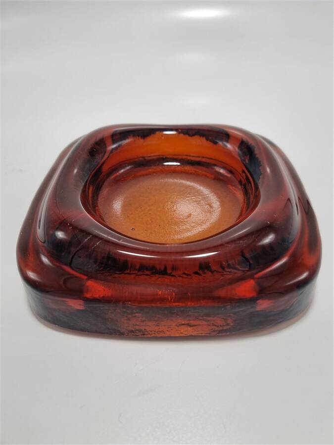 Amber glass pocket emptier