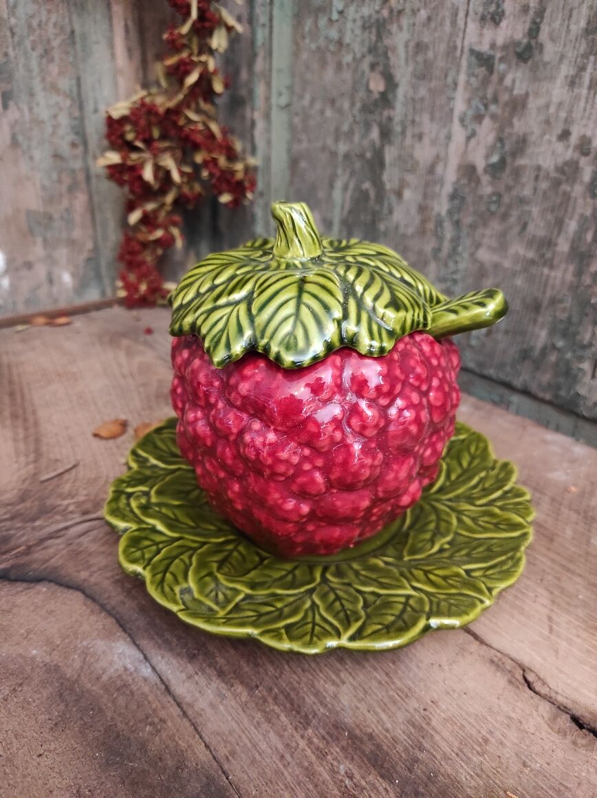 Vintage French set for jam, in the form of a strawberry