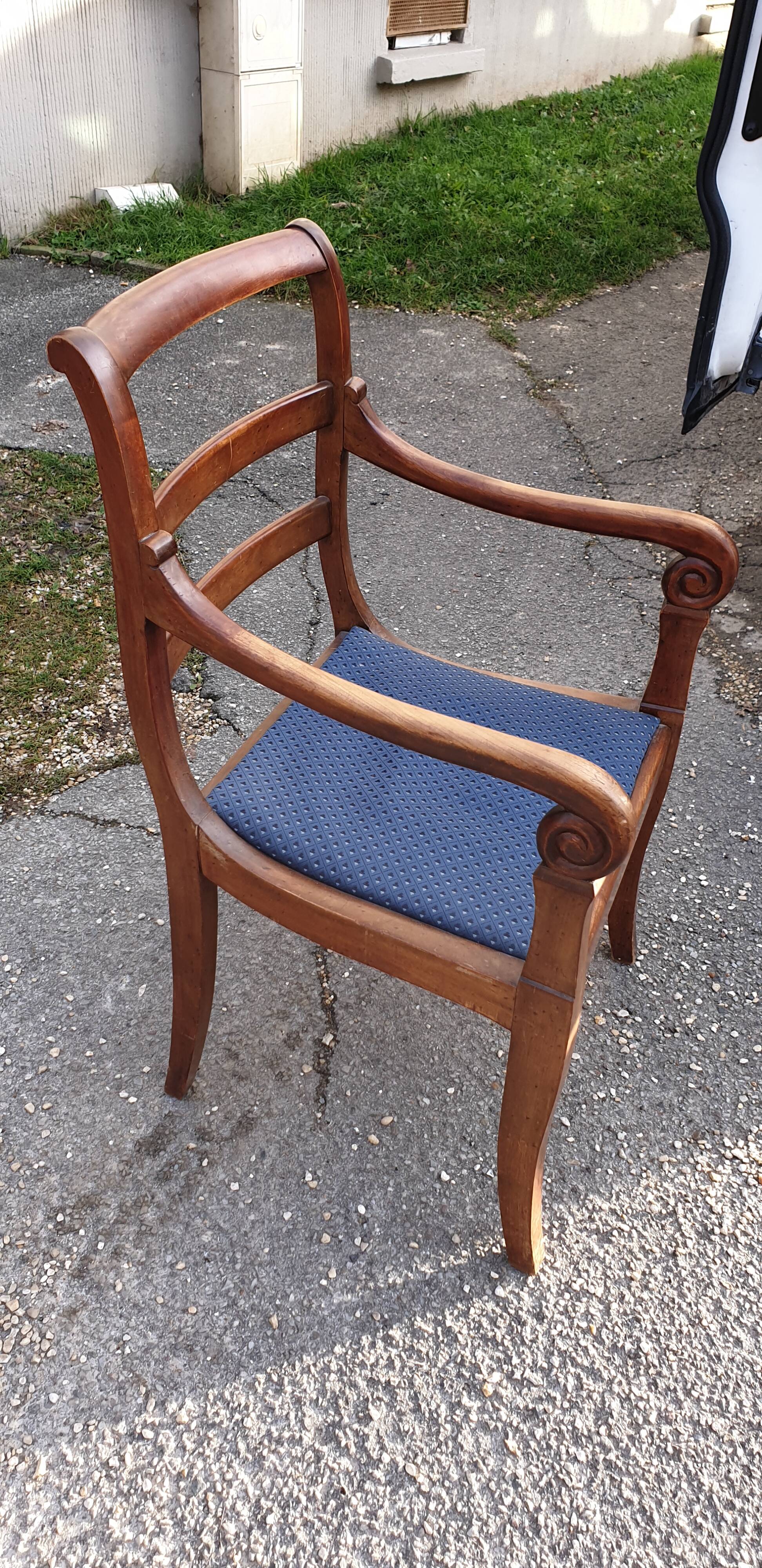 Walnut armchair with butt
