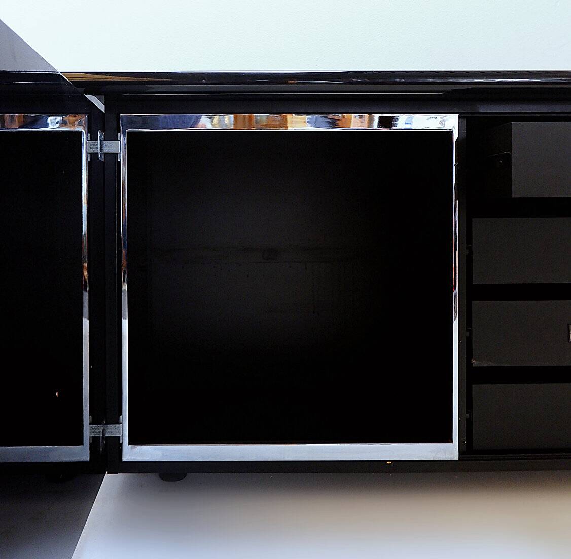 Buffet Acerbis laqué noir - Série Sheraton, années 1980