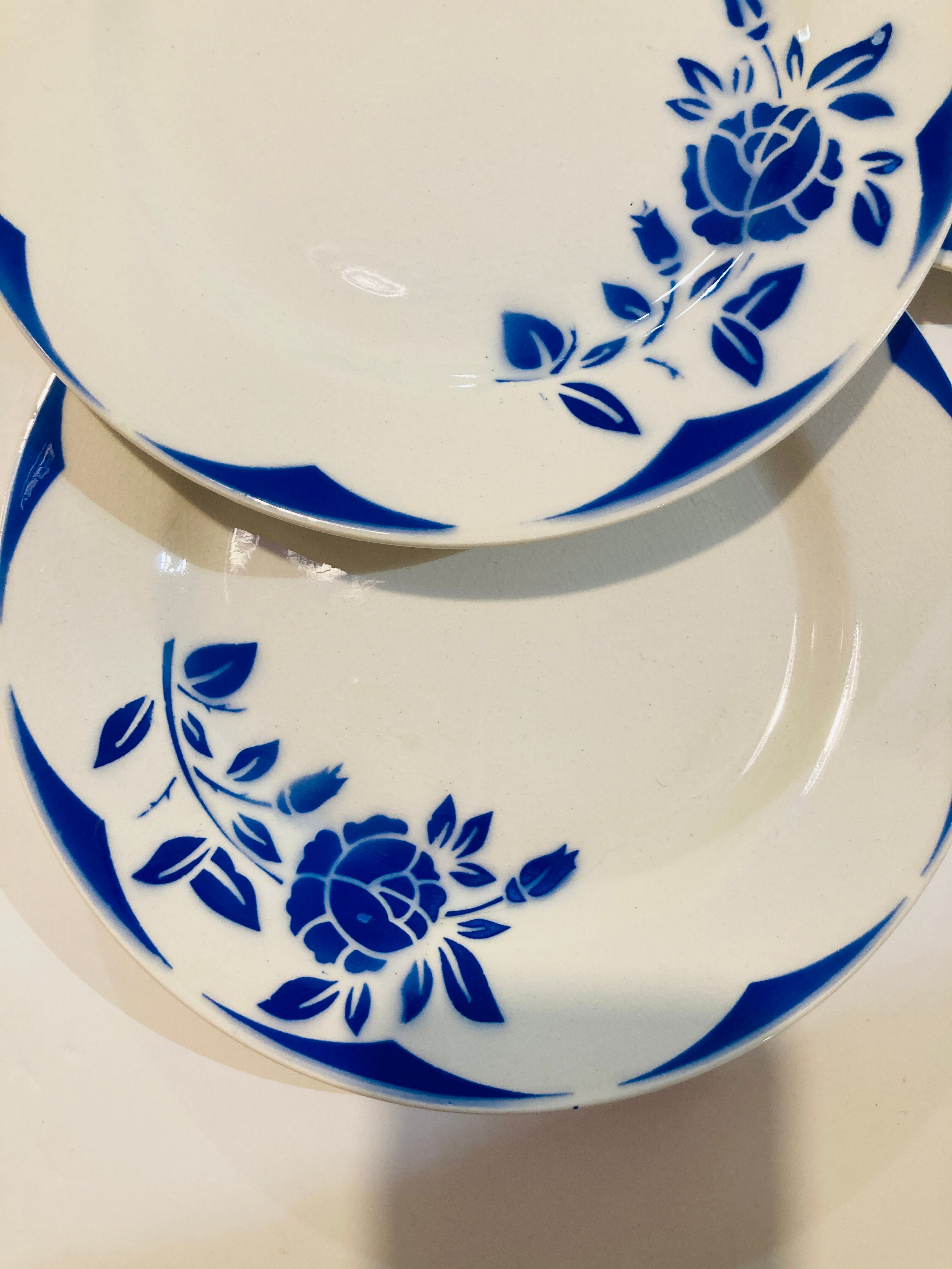 4 white porcelain plates with blue flowers